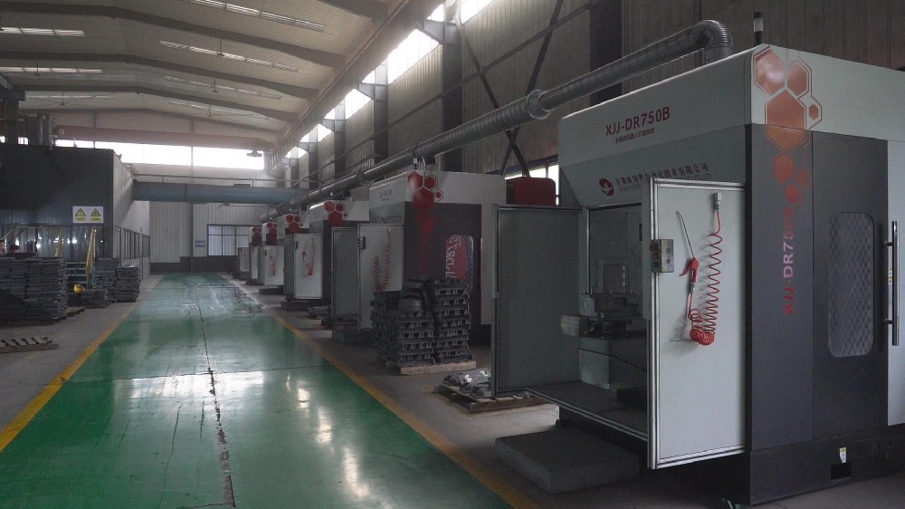 全自動(dòng)機(jī)器人打磨線